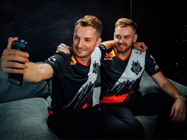 r3salt ：选手需要在RMR期间亲自设计签名贴纸